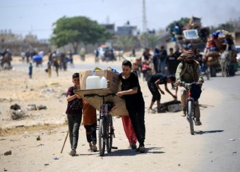 Reportan más de un millón de palestinos desplazados de Rafah