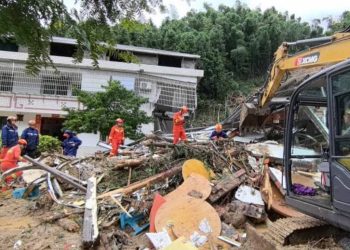 Al menos 11 muertos tras una avalancha de tierra en Hunan, China