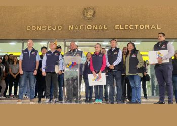 Venezuela blinda con simulacro sistema electoral para presidenciales