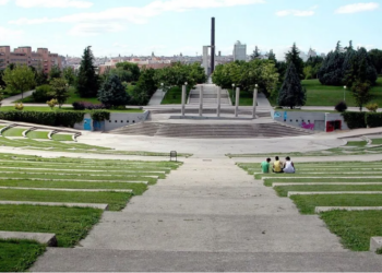 La vecindad de Arganzuela rechaza el proyecto de instalación de una noria gigante en el parque Enrique Tierno Galván y reclama el fin de la eventificación de la zona verde