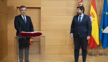 IU-Verdes acusa a López Miras de utilizar la inmigración para alimentar el miedo y competir con Vox