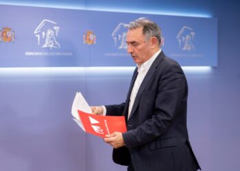 Enrique Santiago presenta el protocolo que IU plantea al Gobierno para poder inspeccionar barcos con destino a Israel e incautar las armas que lleven dirigidas al genocidio palestino