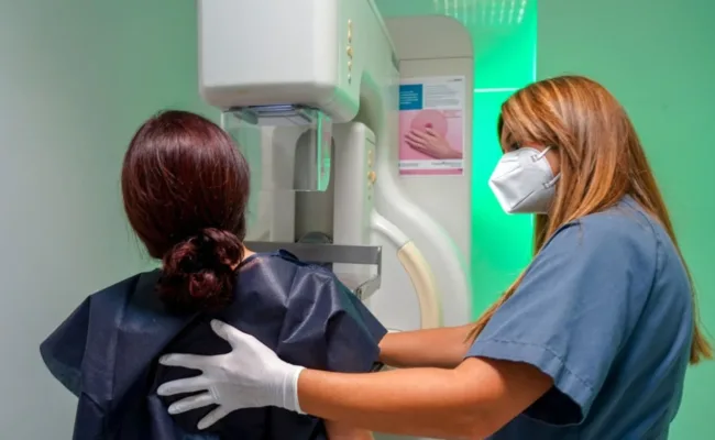 Adelante Andalucía denuncia licitación que privatiza cribados de cáncer de mama en los próximos 5 años