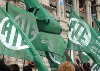 Trabajadores argentinos realizan paro y movilizaciones