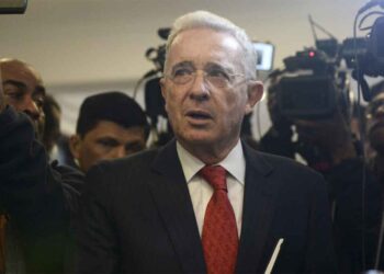 Comenzó en Bogotá juicio de expresidente Uribe por soborno a testigos