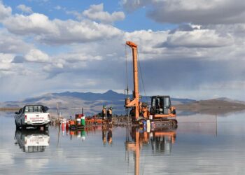 Gerente de litio de Bolivia explica exigencias a empresa china