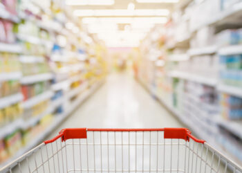Los alimentos básicos se encarecen hasta un 583% del campo al supermercado, según FACUA