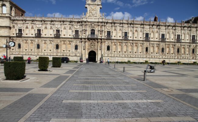 Esperan que Jordi Hereu anuncie la declaración del Parador de León como Lugar de Memoria