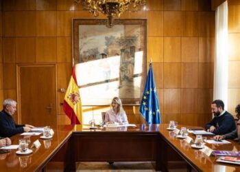 La ministra de Trabajo, Yolanda Díaz, se compromete a proponer medidas que aseguren la protección de las y los trabajadores de SASEMAR