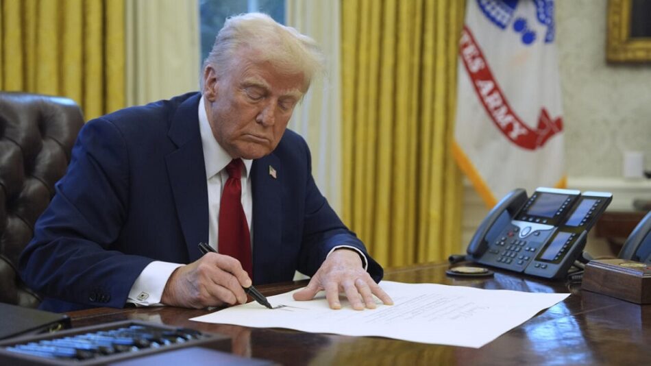 Trump aprueba oficialmente los nuevos aranceles a importaciones de México, Canadá y China