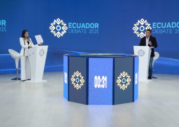 Noboa vs. González, tenso debate presidencial en Ecuador