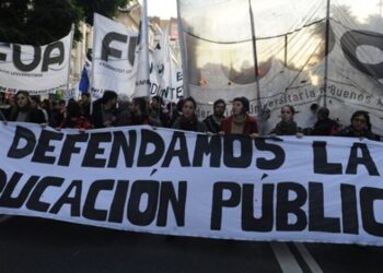 Frente universitario inicia paro de 48 horas en Argentina