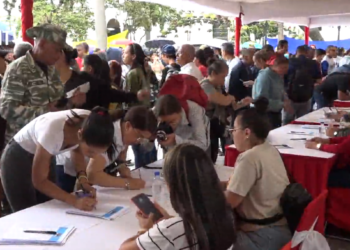 Venezuela Dignidad Siempre: Decenas de miles firman contra Trump y Bukele