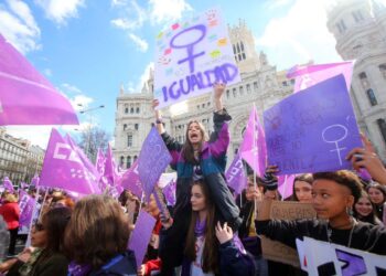 Las mujeres madrileñas, atrapadas en el empleo parcial: su tasa triplica la de los hombres