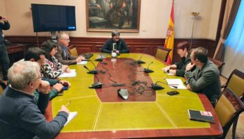 La campaña «Por una Educación Pública y Laica: religión fuera de la escuela» llega al parlamento