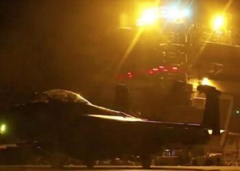Cazas de guerra de EEUU atacan el norte y el sur de Yemen