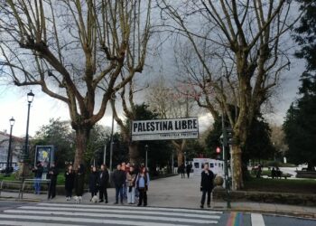 Compostela por Palestina denuncia o roubo da faixa que estaba na entrada da Alameda 