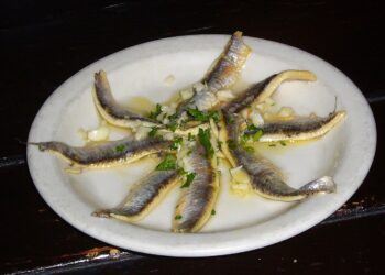 La Aesan alerta de la presencia de Listeria en un lote de boquerones en aceite y ajo de la marca Iber Cocktail