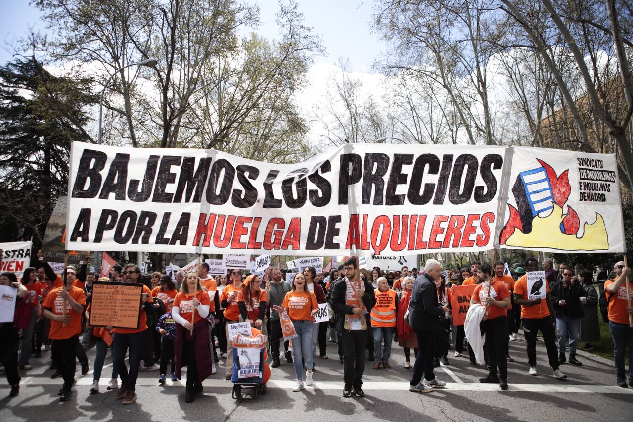 Decenas de miles de personas marchan por Madrid en defensa del derecho ...