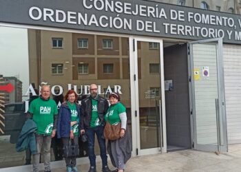 La PAH Santander reclama el derecho a una vivienda digna para Toñi y David