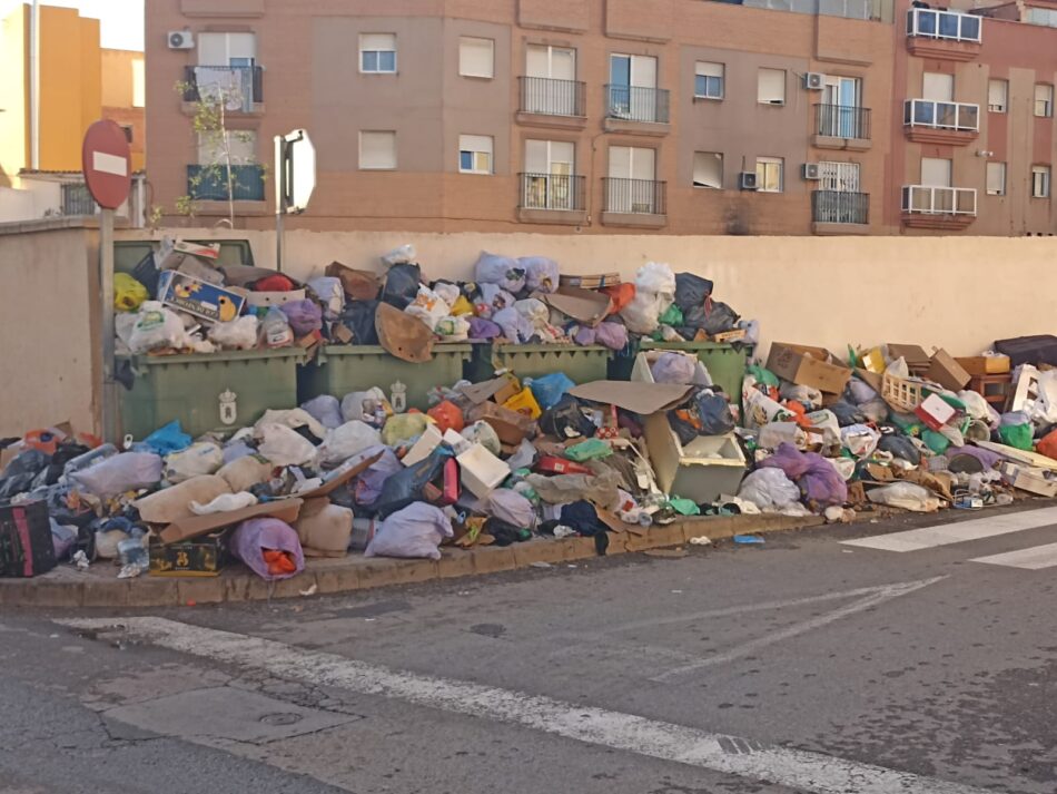IU y Podemos con Roquetas de Mar exigen valentía para solucionar la huelga y acabar con el caos del servicio de limpieza