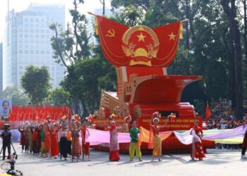 Vietnam conmemora por todo lo alto aniversario de reunificación
