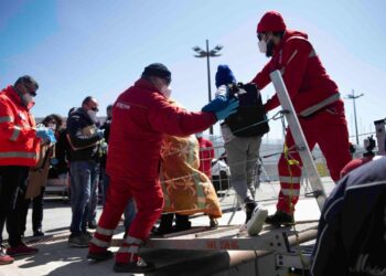 Aita Mari desembarca a 108 personas en Salerno