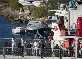 La oposición critica en Italia el envío de migrantes a centros de Albania