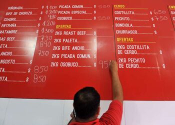 Denuncian en Argentina el incremento de precios tras la devaluación
