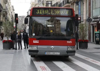 Cinco barrios y diez mil familias sin autobús