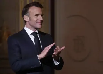 Francia: Macron anuncian Plan Hierro contra inmigrantes