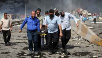 Extinguen los rescoldos del incendio generado por la explosión en puerto de Irán que ha causado 10 muertos