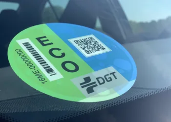 Nueva campaña de ‘smishing’ y ‘phishing’: suplantan a la DGT para robar datos personales y bancarios simulando multas pendientes