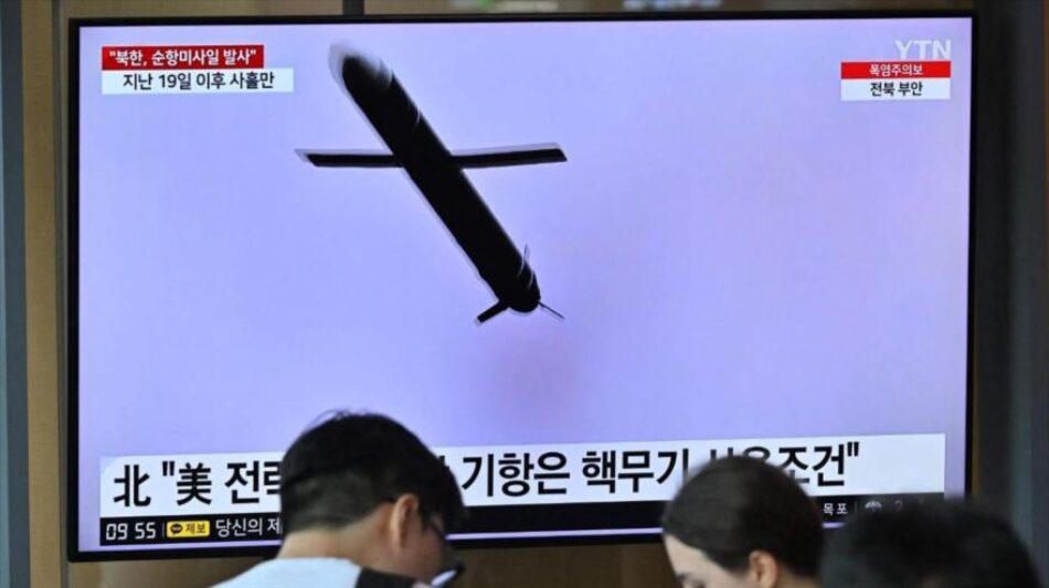 Corea del Norte prueba misiles crucero; el Sur bombas de racimo