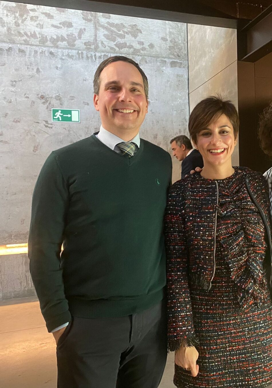 Dos caras del mismo negocio: las puertas giratorias del PSOE y los regalos fiscales al rentismo