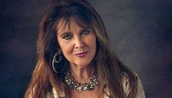 La actriz británica Caroline Munro será la invitada estrella del X Festival B-RETINA