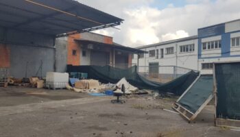 Denuncian que desde la fábrica de Vauste (Gijón) se sigue contaminando con vertidos de «un líquido negruzco»