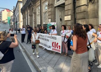 Persoal das residencias de maiores privadas en loita por un convenio digno mobilízase nun Congreso de Xeriatría en Ourense