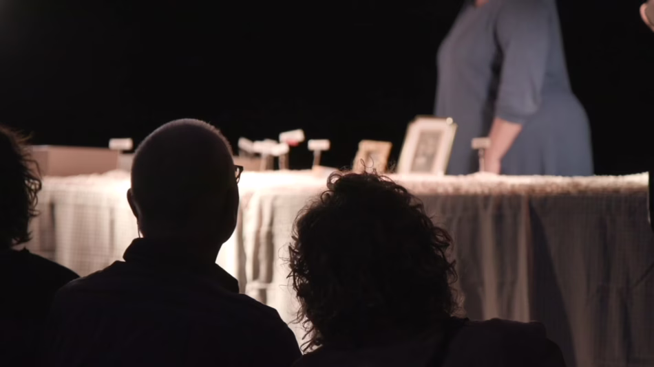 43º13’44»N : teatro documento para una biografía personal y política de Olatz Gorrotxategi