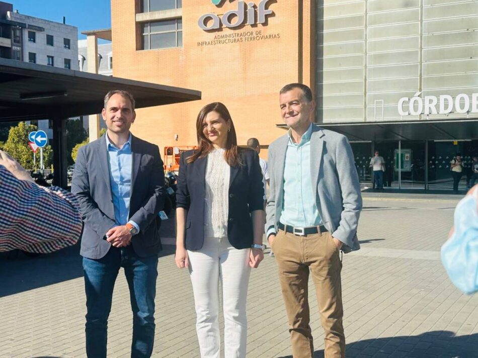 Antonio Maíllo tiene el “honor” de anunciar en Córdoba junto a la familia del homenajeado y dirigentes de IU que su estación de tren llevará el nombre de Julio Anguita antes del verano