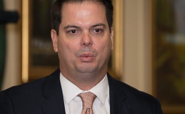 Trump nombra a Bernie Navarro, acusado de corrupción, embajador en Perú