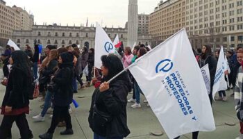 Docentes chilenos irán al paro por mejoras laborales