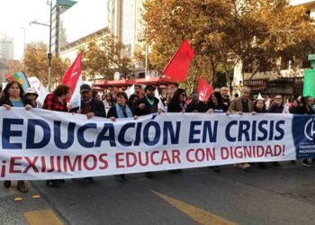 Profesores chilenos convocan paro nacional por mejoras laborales