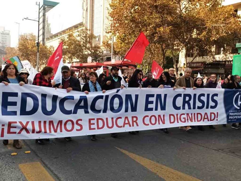 Profesores chilenos convocan paro nacional por mejoras laborales