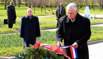 Presidente cubano rindió homenaje a defensores de Leningrado