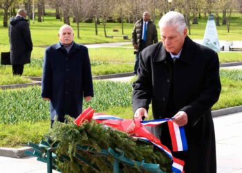 Presidente cubano rindió homenaje a defensores de Leningrado