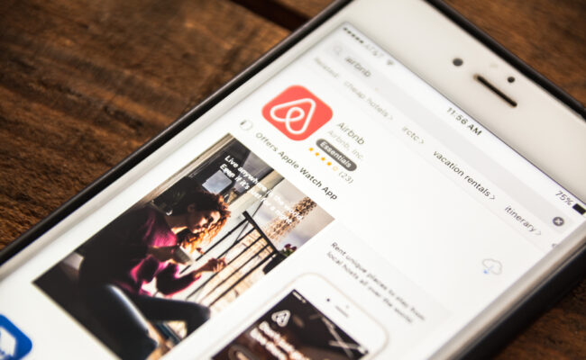 Los Sindicatos de Inquilinas responden al Ministerio de Consumo: «La única forma de acabar con el fraude de Airbnb es cerrar todos los pisos turísticos»