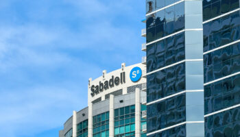 FACUA pide al Gobierno que rechace la OPA del BBVA al Sabadell por los perjuicios que causaría a los consumidores