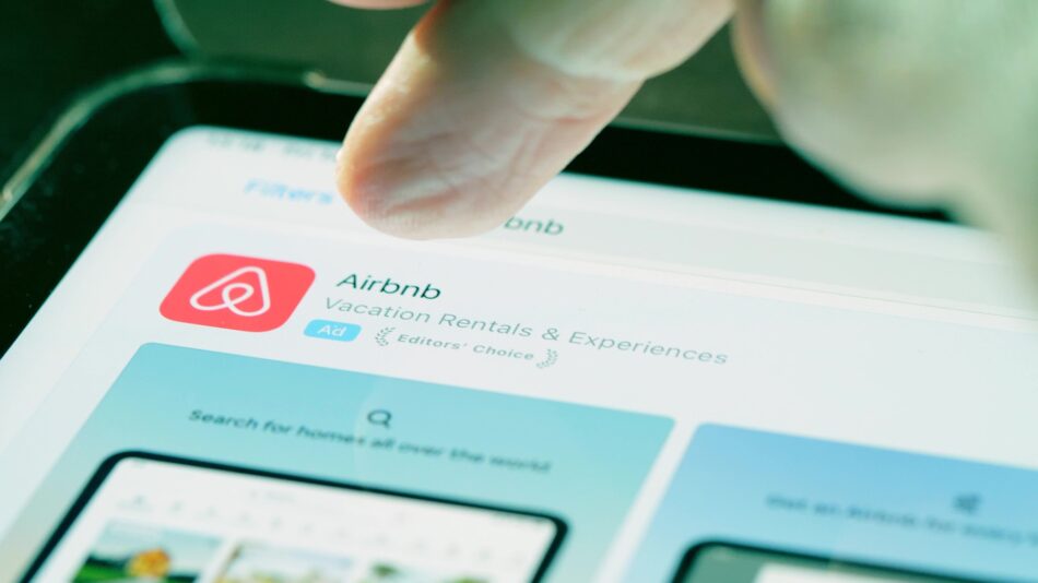 FACUA celebra la actuación del Ministerio de Consumo ante los anuncios ilegales de Airbnb y espera una sanción contundente