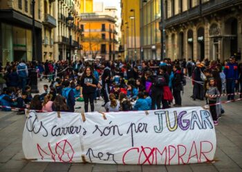Escoltes Catalans culmina la celebració del seu 50è aniversari amb “La Gran Fularada” al Parc del Turonet de Cerdanyola del Vallès